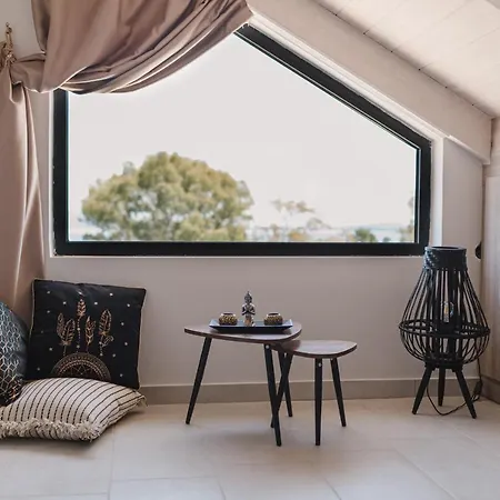 Ariti Luxury Apartment, Nikiana