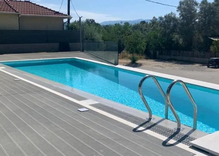 Ariti Luxury Apartment, Nikiana